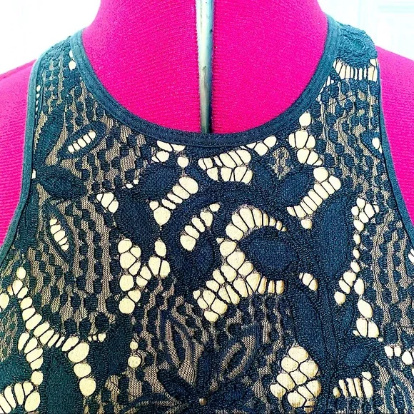 Express Lace Racerback Crop Top. XS. - Picture 4 of 7